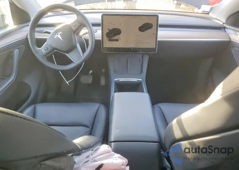 2024 Tesla Model Y z USA, uszkodzony, nr VIN 7SAYGDEE8RF984770